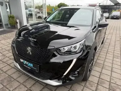 Gebraucht Peugeot e-2008 Allure 100 kW (136 PS) 2022 Schwarz SUV