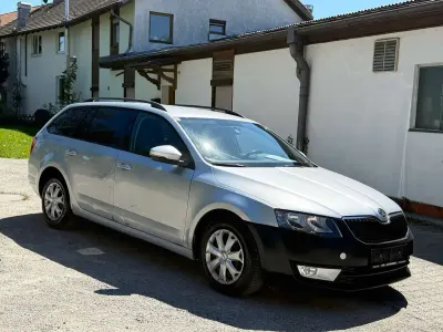 Gebraucht Skoda Octavia Ambition 105 PS (77 kW) 2014 Brilliantsilber metallic Kleinwagen