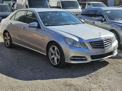 Gebraucht Mercedes E200 Avantgarde 184 PS (135 kW) 2012 Iridiumsilber  metalliclack Limousine