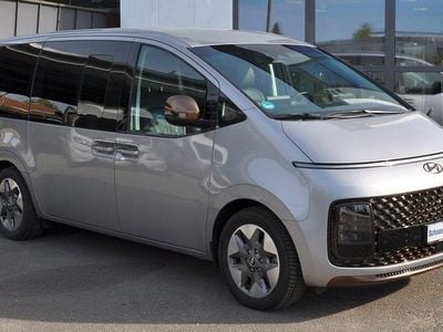 Second-hand Hyundai Staria Signature 177 CP (130 kW) 2023 Argintiu Monovolum
