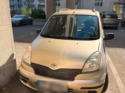 Gebraucht Toyota Yaris Verso 86 PS (63 kW) 2001 Beige Van / Kleinbus