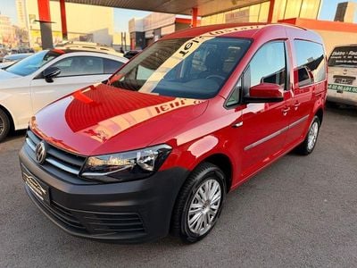 Gebraucht VW Caddy Trendline 102 PS (75 kW) 2018 Rot Van / Kleinbus