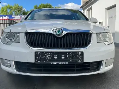 Gebraucht Skoda Superb Ambition 160 PS (117 kW) 2012 Weiß Limousine
