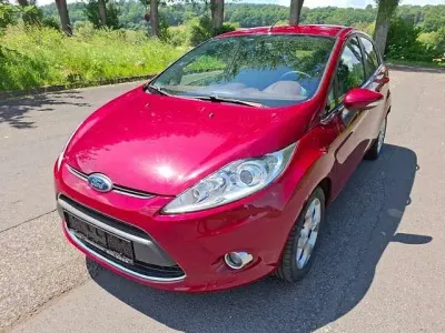 Gebraucht Ford Fiesta Titanium 82 PS (60 kW) 2010 Hot magenta Kleinwagen