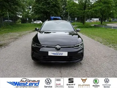 Second-hand VW Golf VIII R-line 150 CP (110 kW) 2023 Negru Break