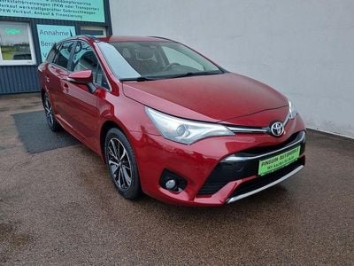 Gebraucht Toyota Avensis 147 PS (108 kW) 2018 Rot Kombi