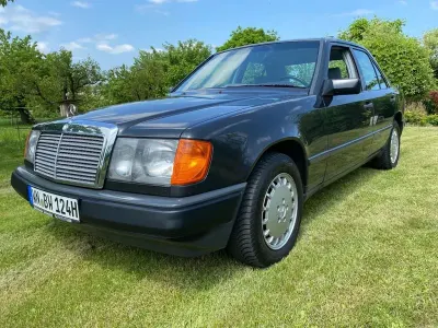 Gebraucht Mercedes E260 160 PS (117 kW) 1987 Schwarz Limousine