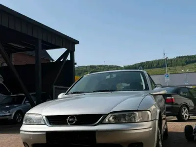 Gebraucht Opel Vectra 125 PS (91 kW) 2002 Silber Kombi
