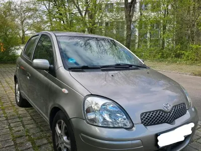 Gebraucht Toyota Yaris 87 PS (63 kW) 2004 Silber Kleinwagen