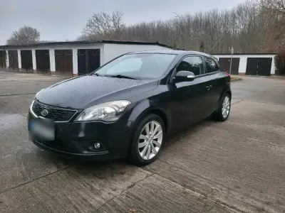 Gebraucht Kia Ceed 125 PS (91 kW) 2011 Schwarz Kleinwagen