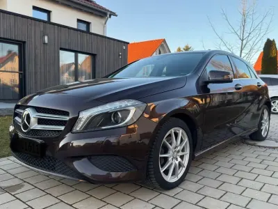 Gebraucht Mercedes A200 Urban 156 PS (114 kW) 2015 Braun Limousine