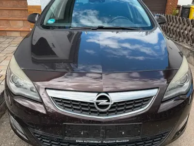 Gebraucht Opel Astra 110 PS (80 kW) 2011 Braun Kombi