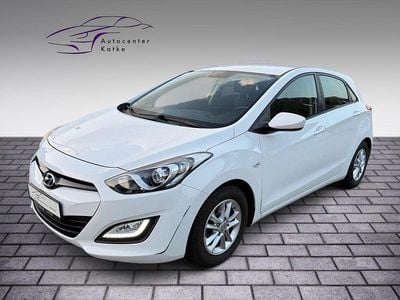 Gebraucht Hyundai i30 Edition 99 PS (72 kW) 2014 Weiß Limousine