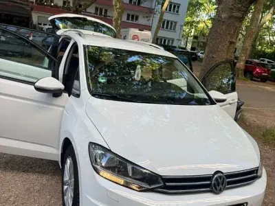 Gebraucht VW Touran Comfortline 116 PS (85 kW) 2019 Weiß Van / Kleinbus