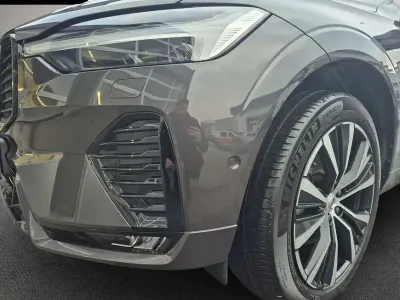 Gebraucht Volvo XC60 Plus 250 PS (183 kW) 2025 Grau SUV