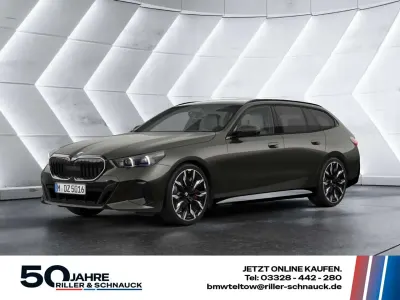 Neu BMW 540 M Sport 303 PS (222 kW) 2026 Sophistograu Kombi