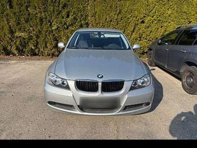 Second-hand BMW 318 143 CP (105 kW) 2007 Argintiu Berlinǎ