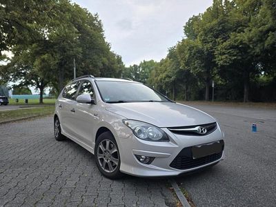 Silber Gebraucht 2011 Hyundai i30 Kombi | 2.399 € (Fairer Preis)