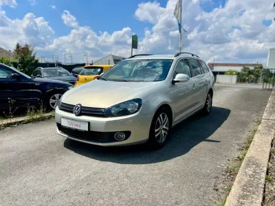 Gebraucht VW Golf VI Comfortline 105 PS (77 kW) 2011 Gold Kleinwagen