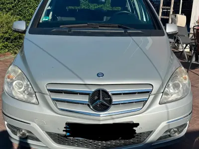 Używany Mercedes B200 136 KM (100 kW) 2010 Srebrny Minivan