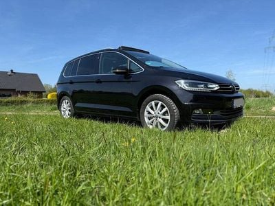 Second-hand VW Touran Highline 150 CP (110 kW) 2020 Negru Monovolum