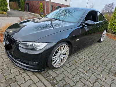 Gebraucht BMW 320 177 PS (130 kW) 2010 Schwarz Coupé