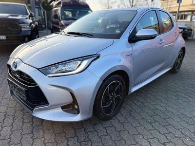Gebraucht Toyota Yaris Hybrid Club 92 PS (67 kW) 2020 Silber Limousine
