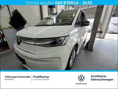 Gebraucht VW Multivan Life 150 PS (110 kW) 2022 Weiß Van / Kleinbus