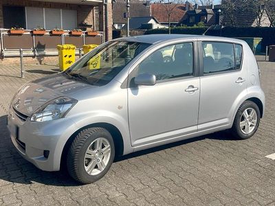 Gebraucht Daihatsu Sirion 87 PS (63 kW) 2009 Silber Kleinwagen