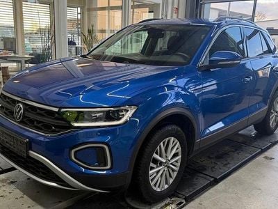 Second-hand VW T-Roc Life 116 CP (85 kW) 2022 Albastru SUV