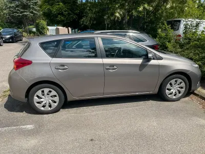 Gebraucht Toyota Auris Cool 99 PS (72 kW) 2012 Andere farben Limousine