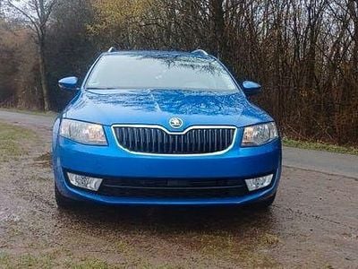 Gebraucht Skoda Octavia Ambition 150 PS (110 kW) 2014 Blau Kleinwagen