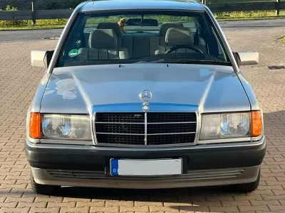 Gebraucht Mercedes 190 122 PS (89 kW) 1992 Silber Limousine