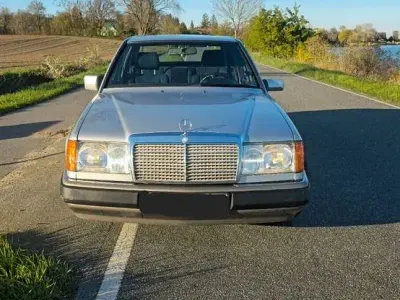 Usata Mercedes E260 160 CV (117 kW) 1992 Grigio Berlina