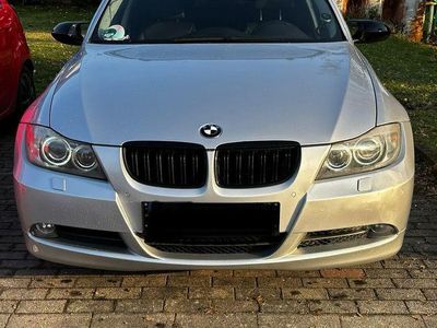 Silber Gebraucht 2006 BMW 325 Limousine | 5.800 € (Teuer)