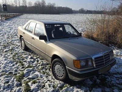 Second-hand Mercedes E260 160 CP (117 kW) 1987 Gri Berlinǎ