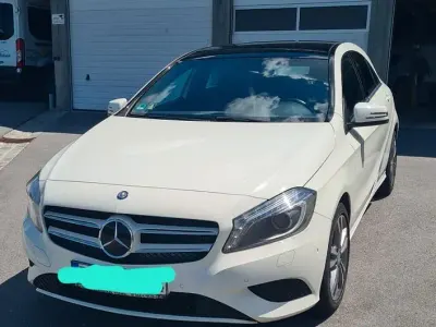 Gebraucht Mercedes A180 122 PS (89 kW) 2014 Weiß Kleinwagen