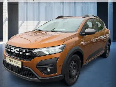 Usata Dacia Sandero Expression 101 CV (74 kW) 2023 Arancione Berlina