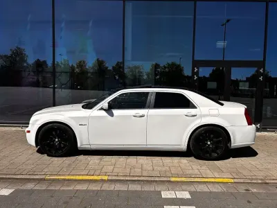 Second-hand Chrysler 300C 431 CP (317 kW) 2007 Alb Berlinǎ