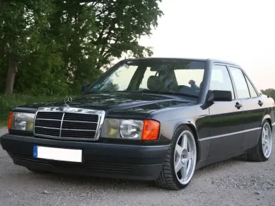 Używany Mercedes 190 109 KM (80 kW) 1991 Szary Sedan/Limuzyna