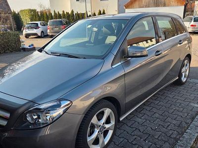 Gebraucht Mercedes B180 122 PS (89 kW) 2014 Grau Van / Kleinbus