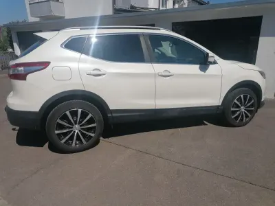 Usata Nissan Qashqai Tekna 131 CV (96 kW) 2015 Bianco SUV