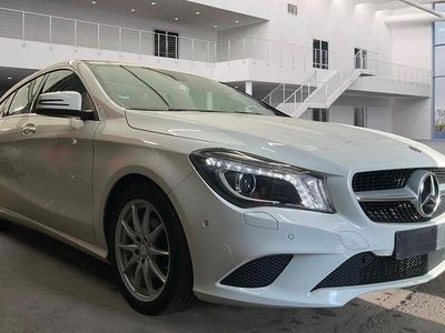 Gebraucht Mercedes CLA200 Urban 136 PS (100 kW) 2015 Weiß Kombi