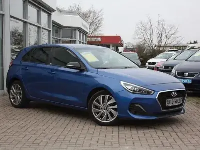Gebraucht Hyundai i30 Passion Plus 120 PS (88 kW) 2018 Blau Kleinwagen