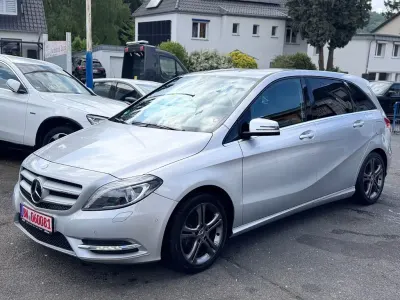 Gebraucht Mercedes B200 AMG line 136 PS (100 kW) 2012 Silber Van / Kleinbus