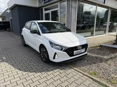Gebraucht Hyundai i20 GO! 101 PS (74 kW) 2023 Weiß Kleinwagen