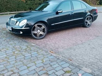 Schwarz Gebraucht 2003 Mercedes E240 Elegance Limousine | 4.990 € (Fairer Preis)