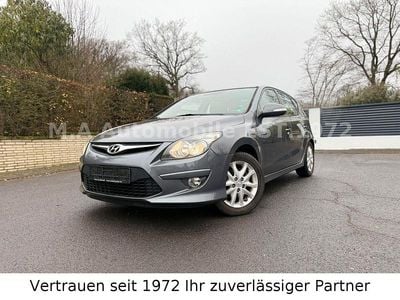 Grau Gebraucht 2011 Hyundai i30 Limousine | 5.290 € (Etwas zu teuer)
