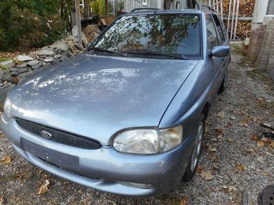 gebraucht Ford Escort Turnier 1.6 16V mit AHK