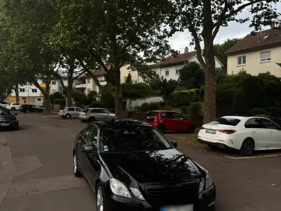 Gebraucht Mercedes E220 Avantgarde 170 PS (125 kW) 2009 Schwarz Limousine